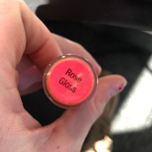 Rose gloss